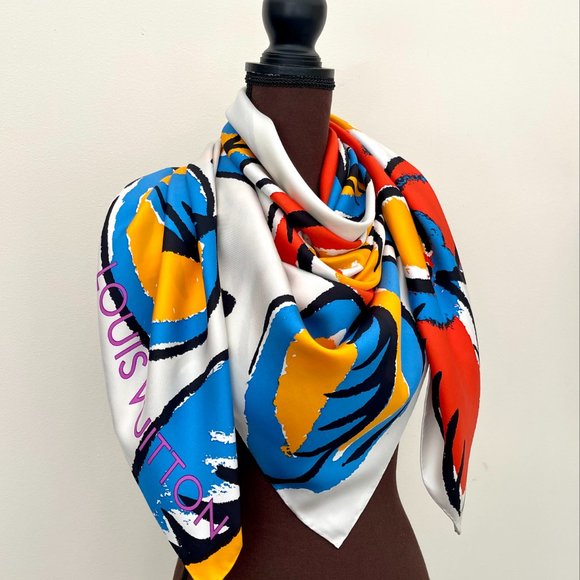 New Louis Vuitton Scarf Monogram Large Floral Silk Wrap - Picture 3 of 16